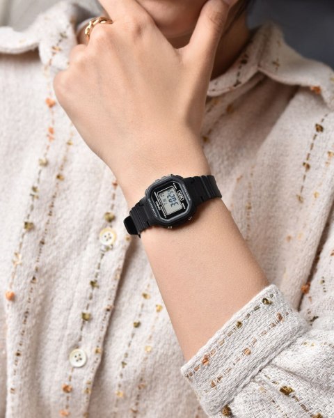 Casio ZEGAREK DZIECIĘCY CASIO LA-20WH-1AEF + BOX