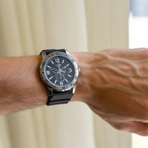 Casio ZEGAREK MĘSKI CASIO MTP-VD300-1B + BOX